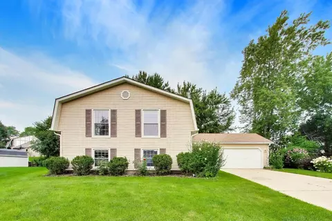 Exterior - 4500 Sundance Ct, Hoffman Estates, IL 60192 photo 2 of 12