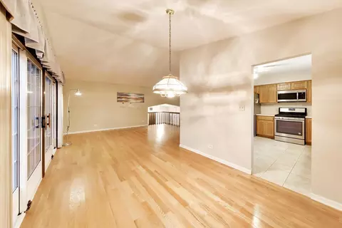 Other - 4500 Sundance Ct, Hoffman Estates, IL 60192 photo 2 of 7