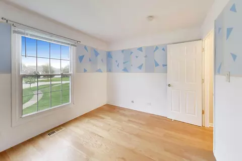 Bedroom - 4500 Sundance Ct, Hoffman Estates, IL 60192 photo 5 of 11