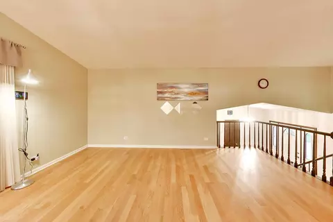 Living - 4500 Sundance Ct, Hoffman Estates, IL 60192 photo 3 of 6