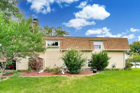 Exterior - 4500 Sundance Ct, Hoffman Estates, IL 60192 photo 6 of 12