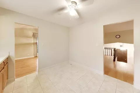 Entry Way - 4500 Sundance Ct, Hoffman Estates, IL 60192 photo 3 of 3