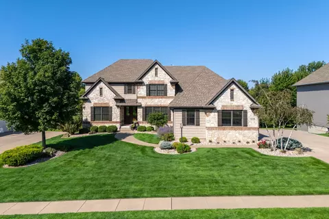 6278 Cardinal Rd, Bettendorf, IA 52722