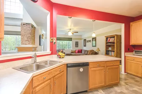 Kitchen - 2320 Stonegate Rd, Algonquin, IL 60102 photo 3 of 4
