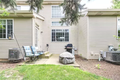 Exterior - 2320 Stonegate Rd, Algonquin, IL 60102 photo 1 of 3