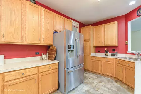 Kitchen - 2320 Stonegate Rd, Algonquin, IL 60102 photo 2 of 4