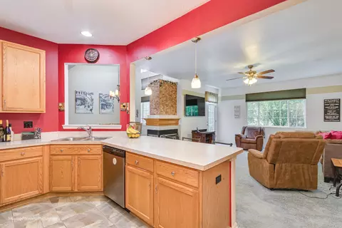 Kitchen - 2320 Stonegate Rd, Algonquin, IL 60102 photo 4 of 4