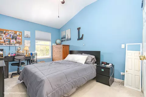 Bedroom - 2320 Stonegate Rd, Algonquin, IL 60102 photo 4 of 5