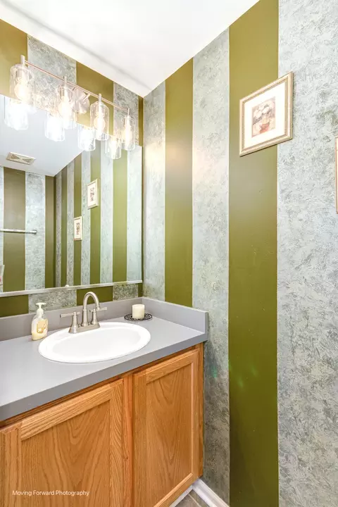 Bath - 2320 Stonegate Rd, Algonquin, IL 60102 photo 4 of 4