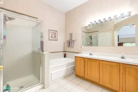 Bath - 2320 Stonegate Rd, Algonquin, IL 60102 photo 1 of 4