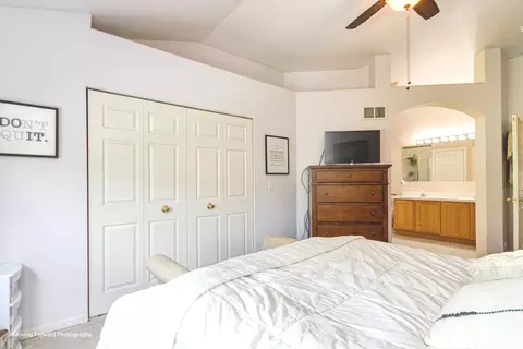 Bedroom - 2320 Stonegate Rd, Algonquin, IL 60102 photo 3 of 5