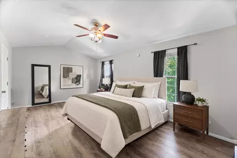 Bedroom - 991 Reserve Dr, Elgin, IL 60124 photo 1 of 5