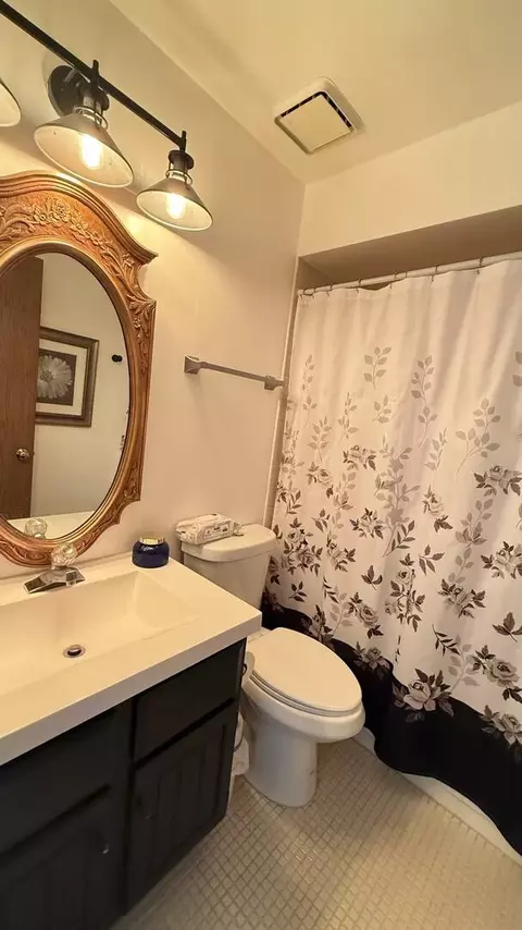 Bath - 200 Brookside Ln #D, Willowbrook, IL 60527 photo 1 of 3