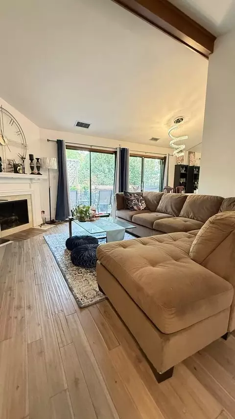 Living - 200 Brookside Ln #D, Willowbrook, IL 60527 photo 3 of 4