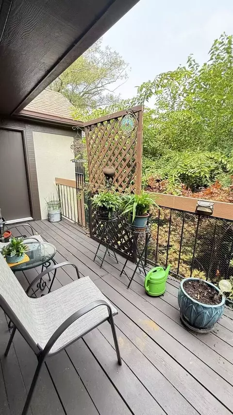 Exterior - 200 Brookside Ln #D, Willowbrook, IL 60527 photo 2 of 4