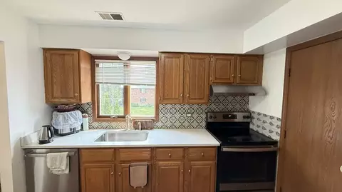 Kitchen - 200 Brookside Ln #D, Willowbrook, IL 60527 photo 1 of 4