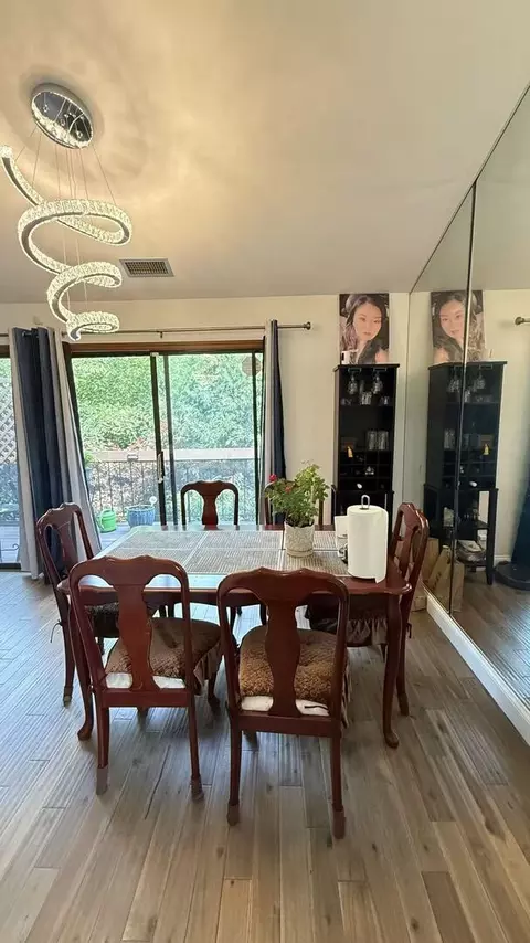 Dining - 200 Brookside Ln #D, Willowbrook, IL 60527 photo 2 of 2