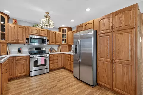 Kitchen - 103 Deerpath Dr, Minooka, IL 60447 photo 3 of 3