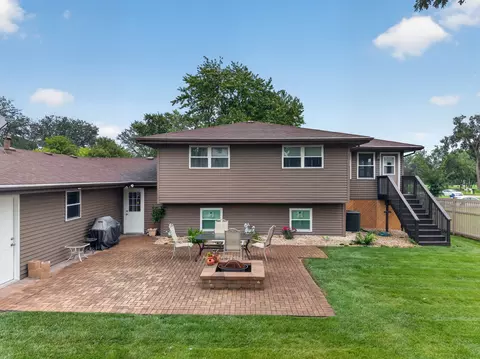 Exterior - 103 Deerpath Dr, Minooka, IL 60447 photo 6 of 12