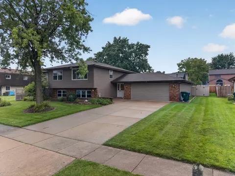 103 Deerpath Dr, Minooka, IL 60447