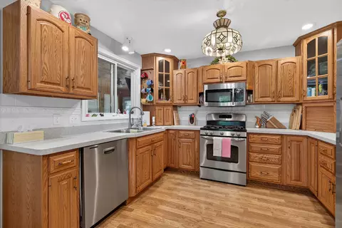 Kitchen - 103 Deerpath Dr, Minooka, IL 60447 photo 2 of 3
