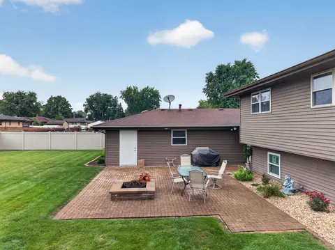 Exterior - 103 Deerpath Dr, Minooka, IL 60447 photo 7 of 12