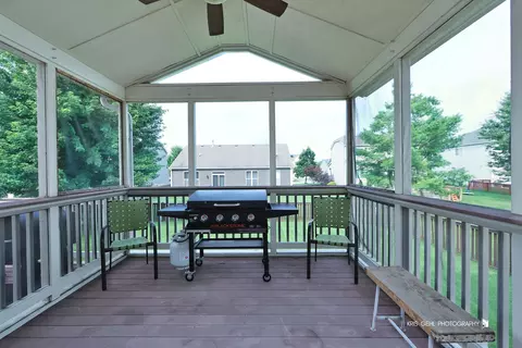 Exterior - 1014 Devon Dr, Antioch, IL 60002 photo 3 of 7