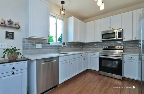 Kitchen - 1014 Devon Dr, Antioch, IL 60002 photo 1 of 2