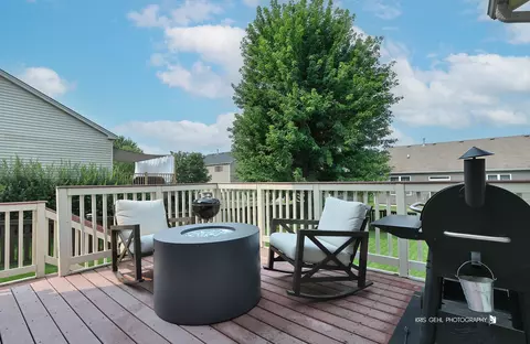 Exterior - 1014 Devon Dr, Antioch, IL 60002 photo 5 of 7
