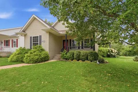 4626 Kelling St, Davenport, IA 52806