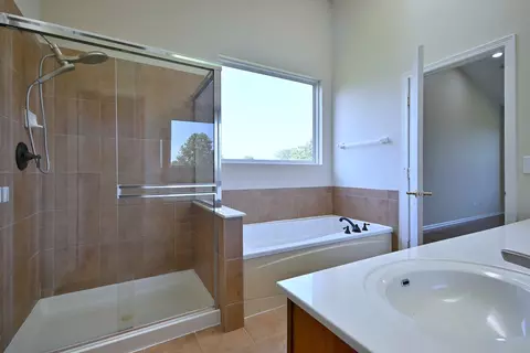 Bath - 11819 Wolf Creek Ln, Plainfield, IL 60585 photo 1 of 4