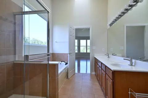Bath - 11819 Wolf Creek Ln, Plainfield, IL 60585 photo 3 of 4