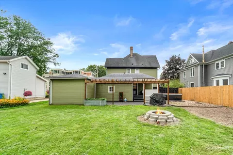 Exterior - 211 E Boyd St, Dixon, IL 61021 photo 6 of 6