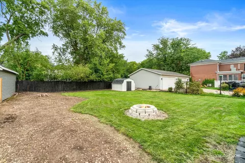 Exterior - 211 E Boyd St, Dixon, IL 61021 photo 5 of 6