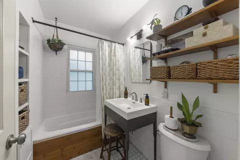 Bath - 1205 Evergreen St, Wheaton, IL 60187 photo 1 of 2