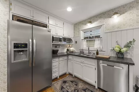 Kitchen - 1205 Evergreen St, Wheaton, IL 60187 photo 5 of 7