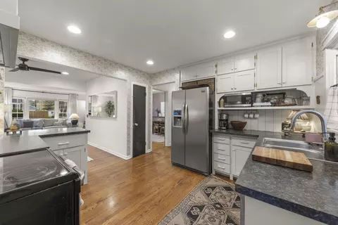 Kitchen - 1205 Evergreen St, Wheaton, IL 60187 photo 4 of 7