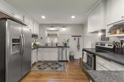 Kitchen - 1205 Evergreen St, Wheaton, IL 60187 photo 2 of 7
