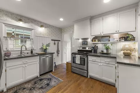 Kitchen - 1205 Evergreen St, Wheaton, IL 60187 photo 3 of 7