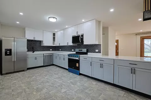 Kitchen - 761 Marshall Dr, Des Plaines, IL 60016 photo 2 of 4