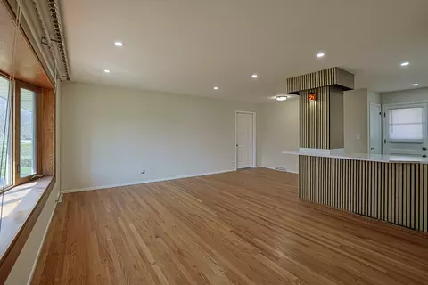 Living - 761 Marshall Dr, Des Plaines, IL 60016 photo 3 of 4