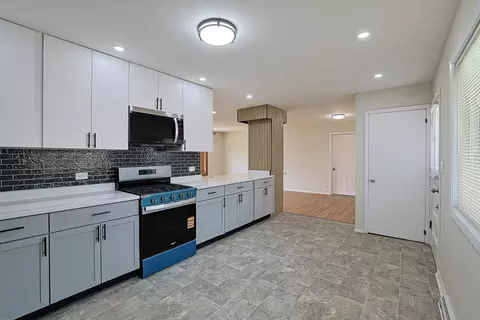 Kitchen - 761 Marshall Dr, Des Plaines, IL 60016 photo 4 of 4