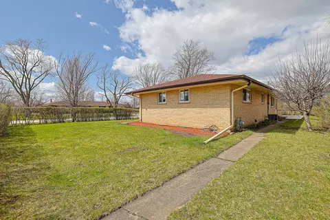 Exterior - 761 Marshall Dr, Des Plaines, IL 60016 photo 4 of 5
