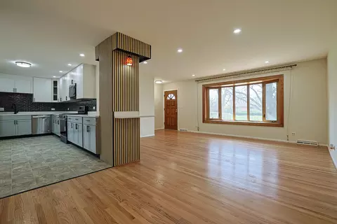 Living - 761 Marshall Dr, Des Plaines, IL 60016 photo 4 of 4