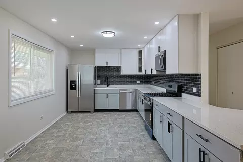 Kitchen - 761 Marshall Dr, Des Plaines, IL 60016 photo 1 of 4
