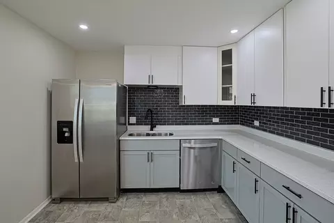 Kitchen - 761 Marshall Dr, Des Plaines, IL 60016 photo 3 of 4