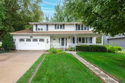 1555 Prairie Vista Dr, Bettendorf, IA 52722