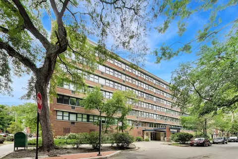 2300 N Commonwealth Ave #2H, Chicago, IL 60614