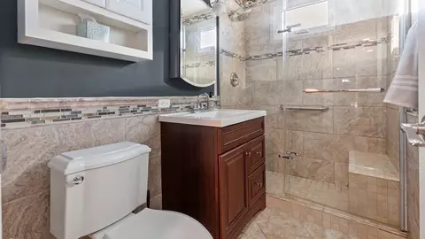 Bath - 4323 Mann St, Oak Forest, IL 60452 photo 3 of 3