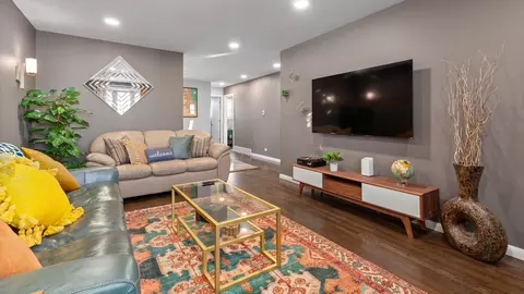 Living - 4323 Mann St, Oak Forest, IL 60452 photo 1 of 1